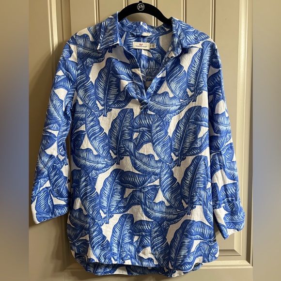 Vineyard Vines Tops - Vineyard vines 100% linen, banana leaf white and blue tunic shirt
